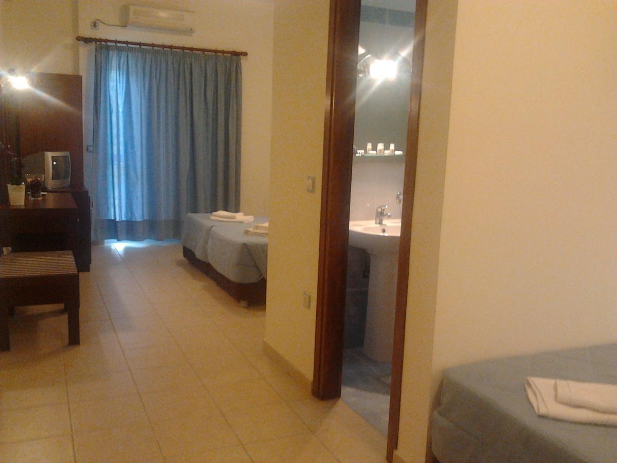Ionion Star Hotel Tholon ภายนอก รูปภาพ